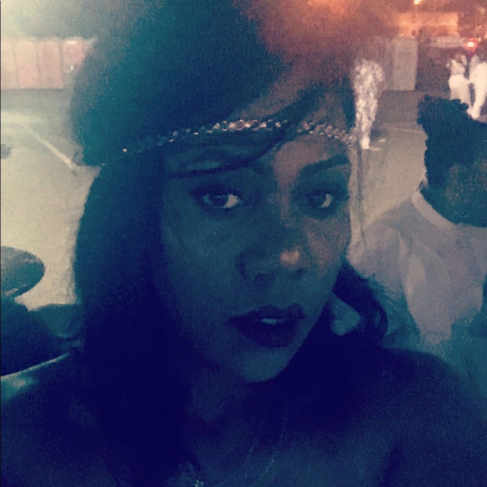 Meet your Posher, Yozmin